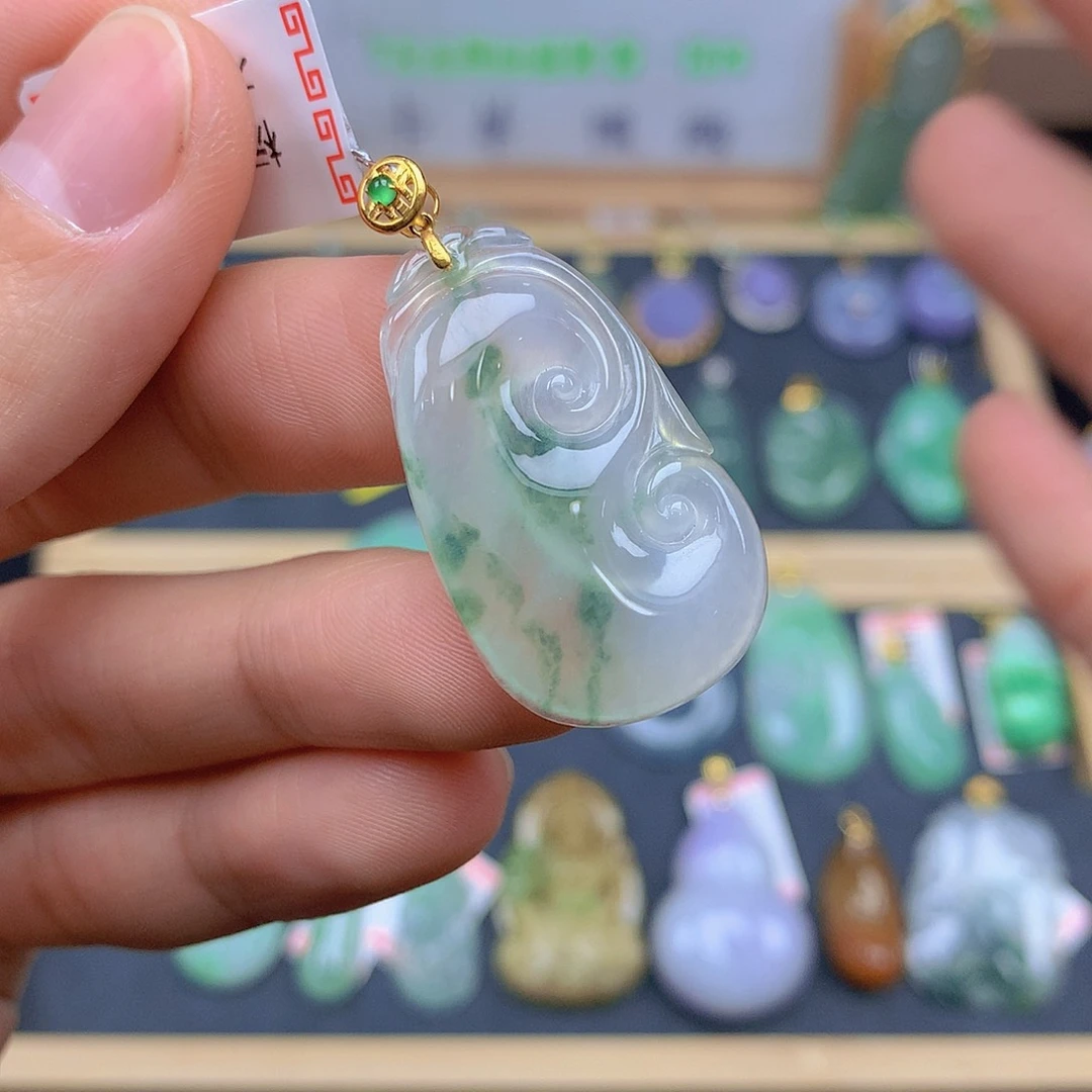 翡翠颈饰18K金镶嵌1*0翡翠