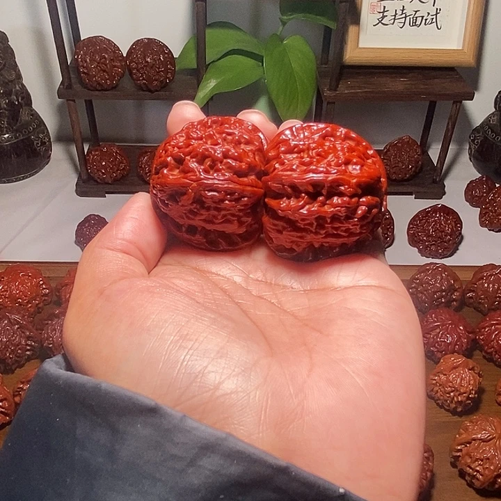 强***帝文玩核桃吊坠白狮子
