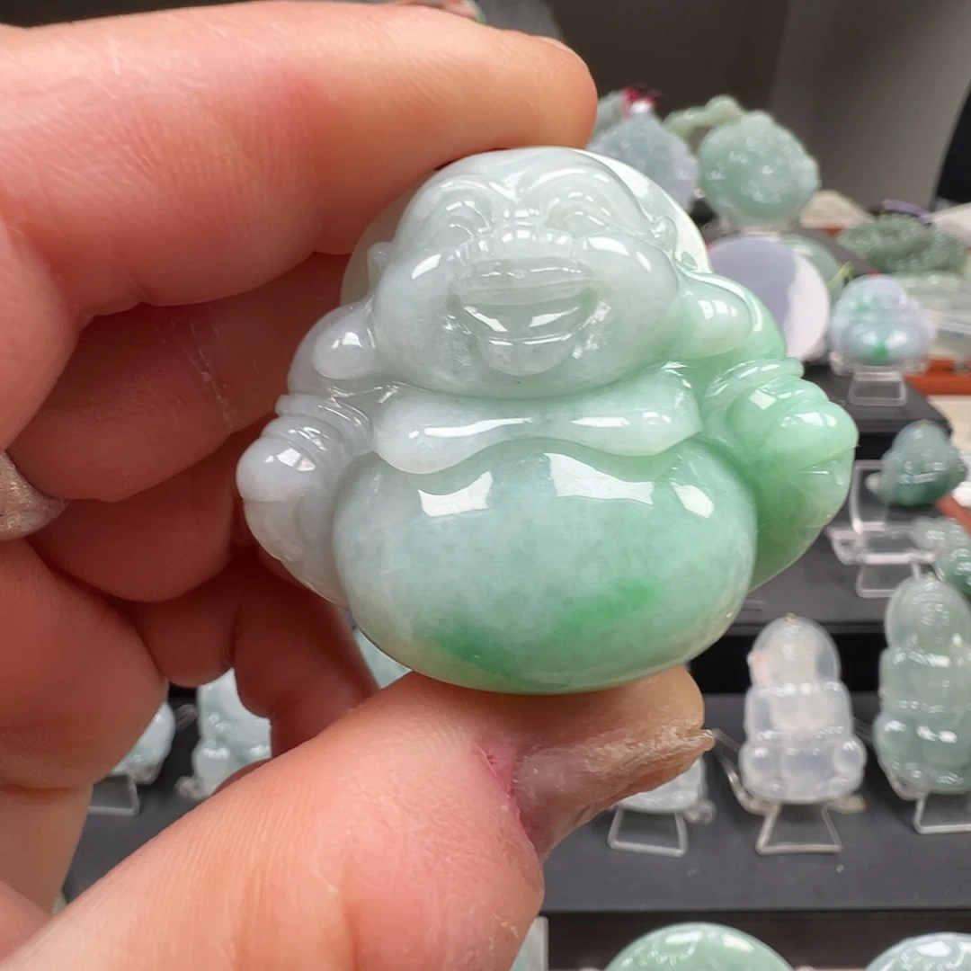 翡翠未镶嵌颈饰佛