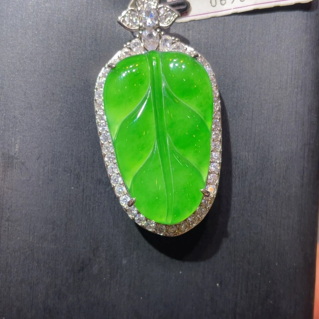 翡翠未镶嵌颈饰吊坠