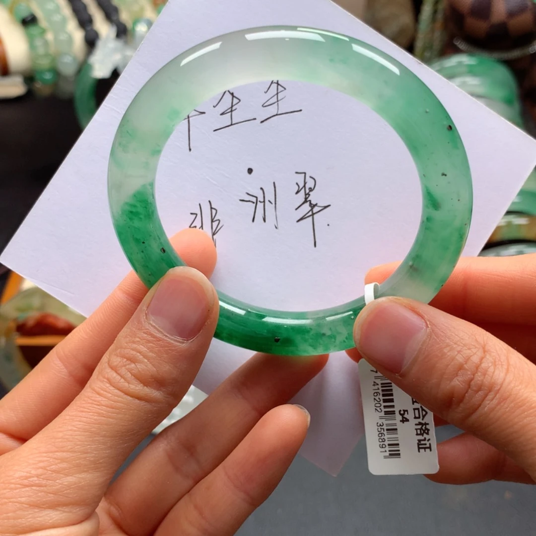 【闪购商品】未镶嵌手镯石英质玉