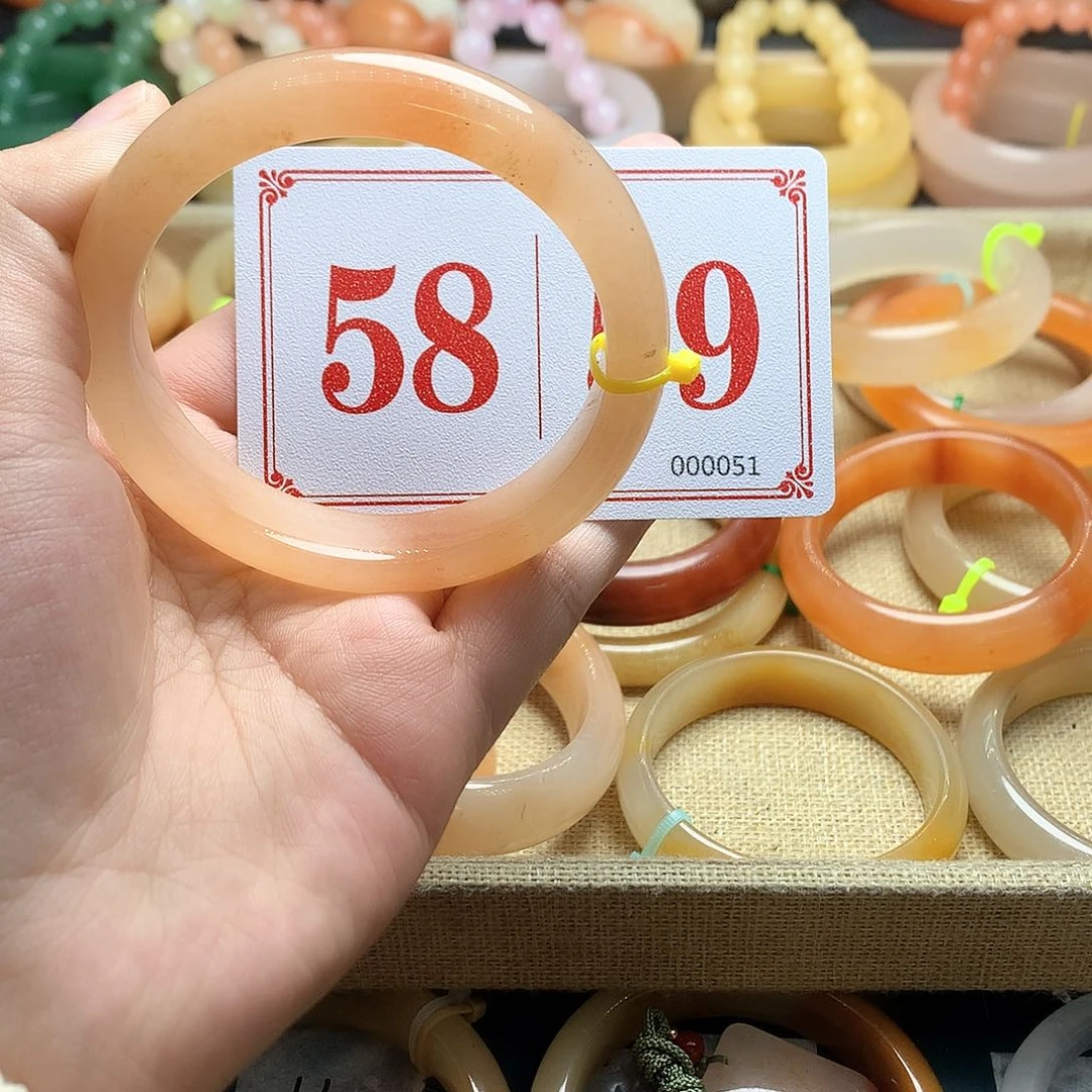 未镶嵌石英质玉（黄龙玉）手镯