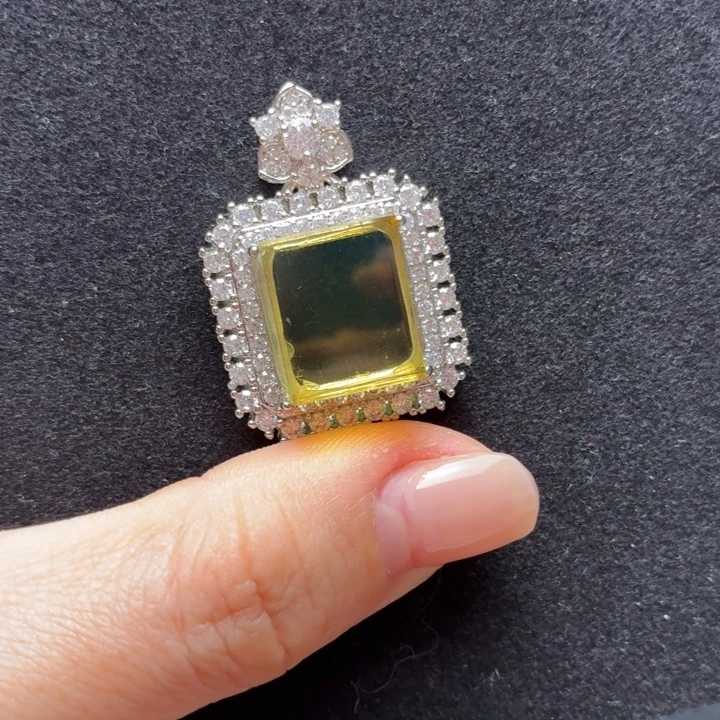 琥珀未镶嵌珠宝奇石绿茶锁骨