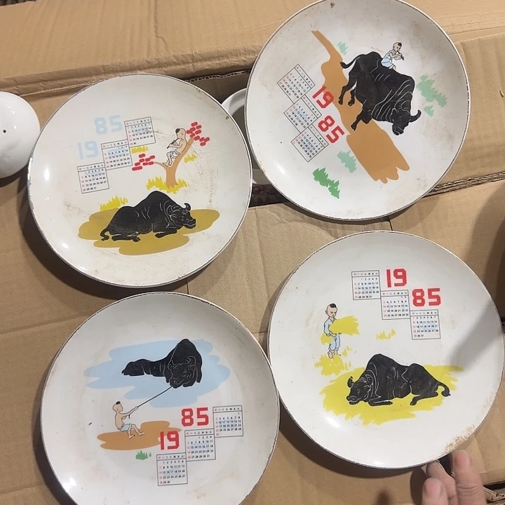 库存微瑕1985日历一套