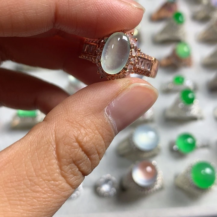 翡翠未镶嵌戒指铜托，卖裸石，需要二次镶嵌