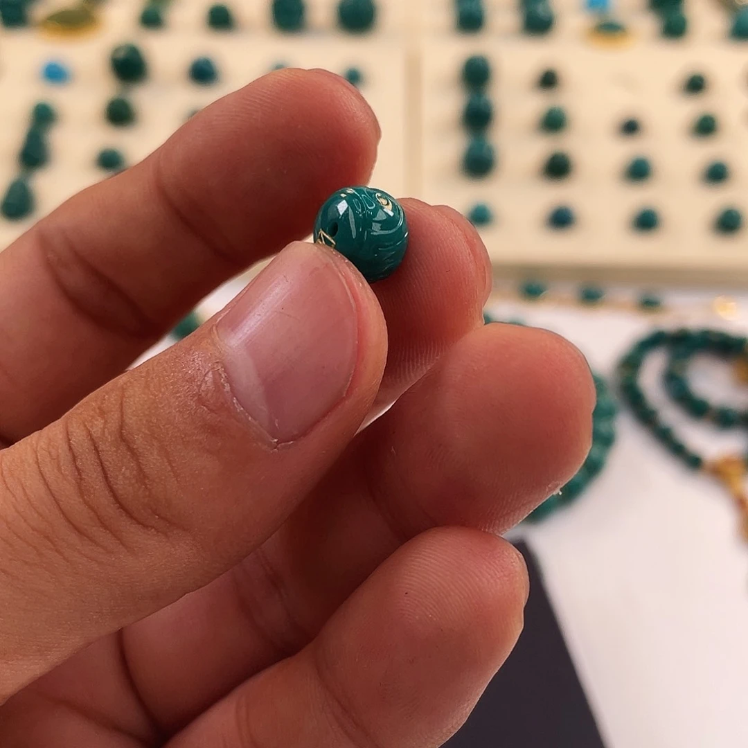 绿松石未镶嵌颈饰