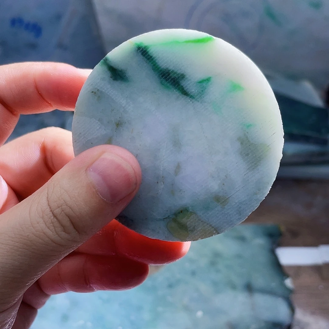 翡翠未镶嵌颈饰毛料2