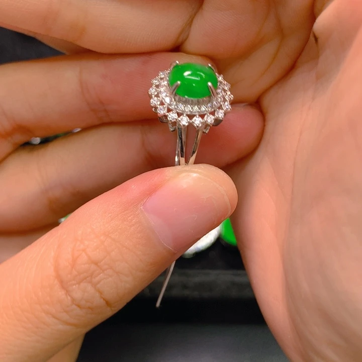 翡翠银S925镶嵌戒指一个