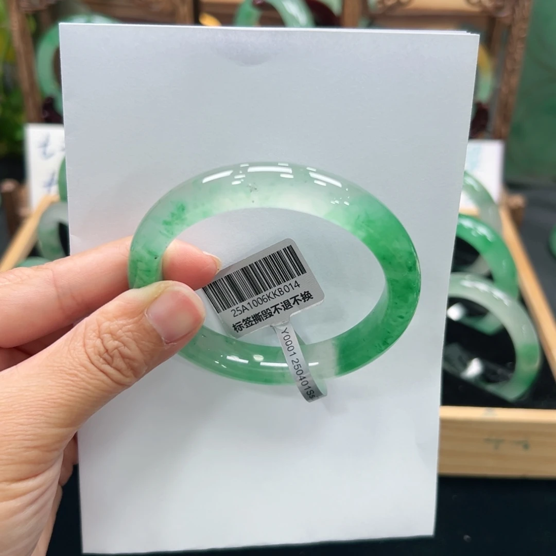 小***5石英质玉未镶嵌手镯➕佳佳57