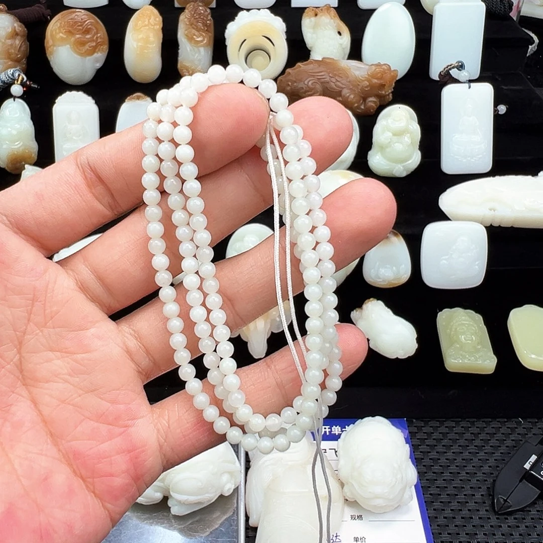 和田玉颈饰未镶嵌梦*然十级灯牌福利