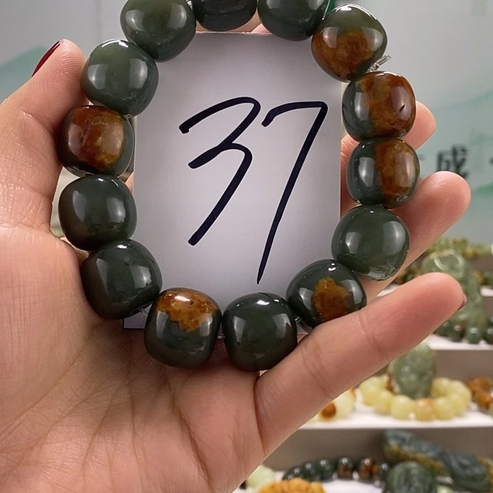 透闪石质玉手链未镶嵌有瑕