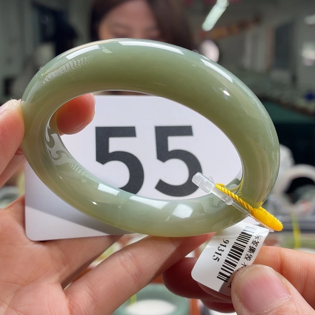 和田玉手镯未镶嵌纹