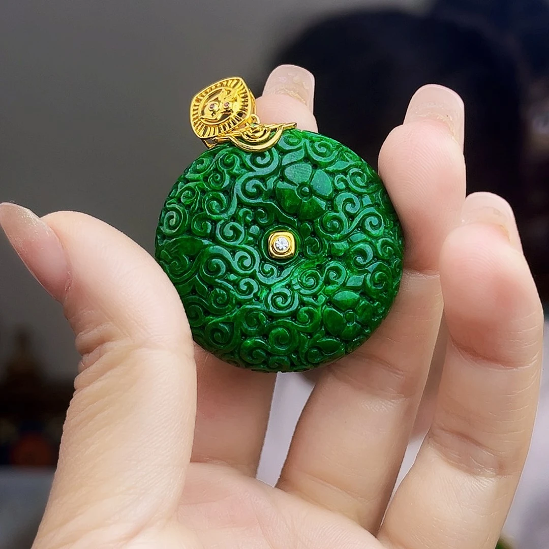 翡翠18K金镶嵌颈饰多样性