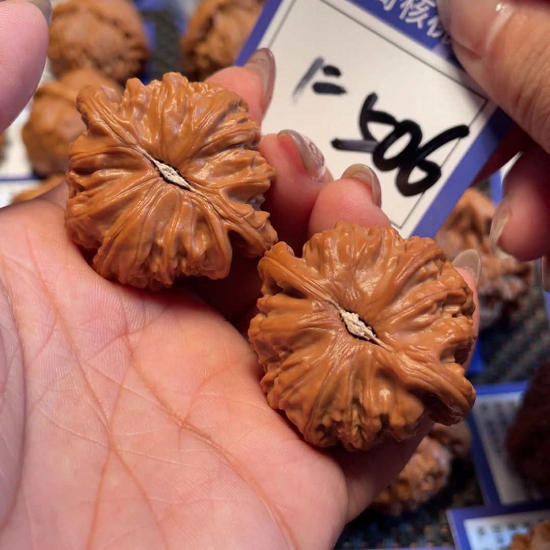 文玩核桃吊坠506号白狮子39
