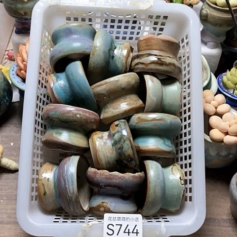 紫砂花盆744位下去咯口径5.5到6左右