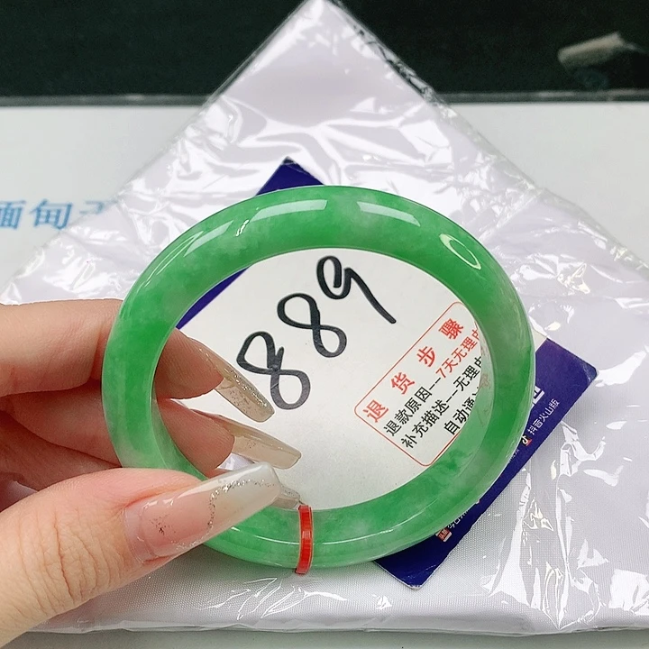 翡翠手镯未镶嵌翡翠手镯