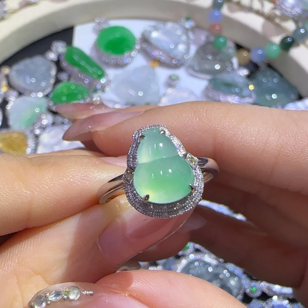 翡翠18K金镶嵌颈饰精品