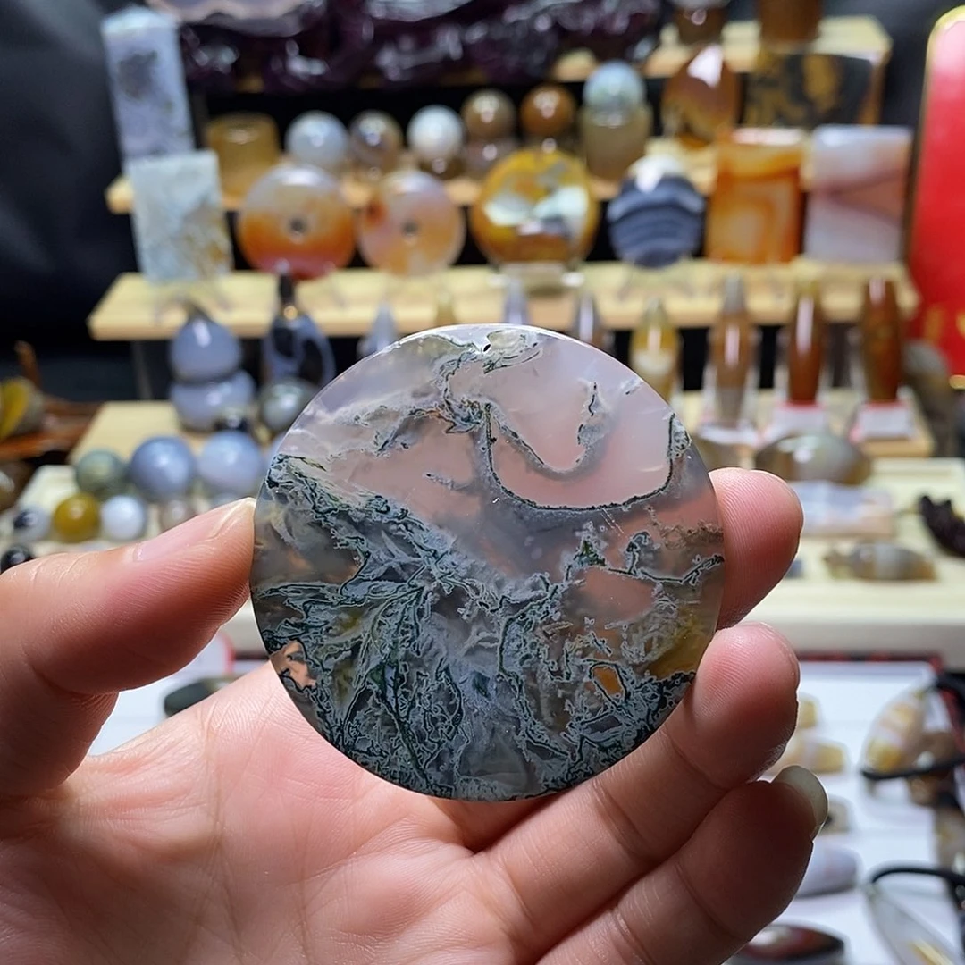玛瑙/玉髓颈饰未镶嵌阜新当地草圆牌