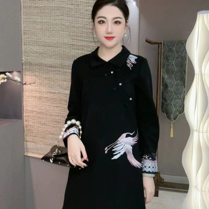 3531-1新款显瘦国风刺绣连衣裙高级感遮肉大码盘扣