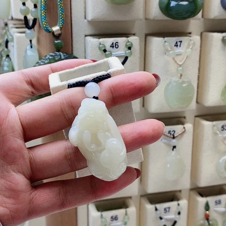 和田玉未镶嵌颈饰