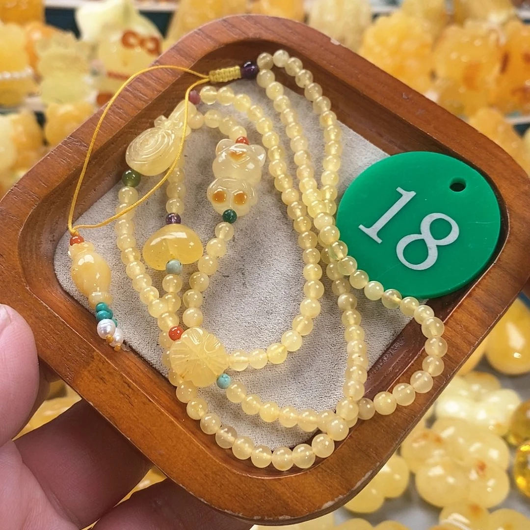 未镶嵌颈饰蜜蜡吊坠