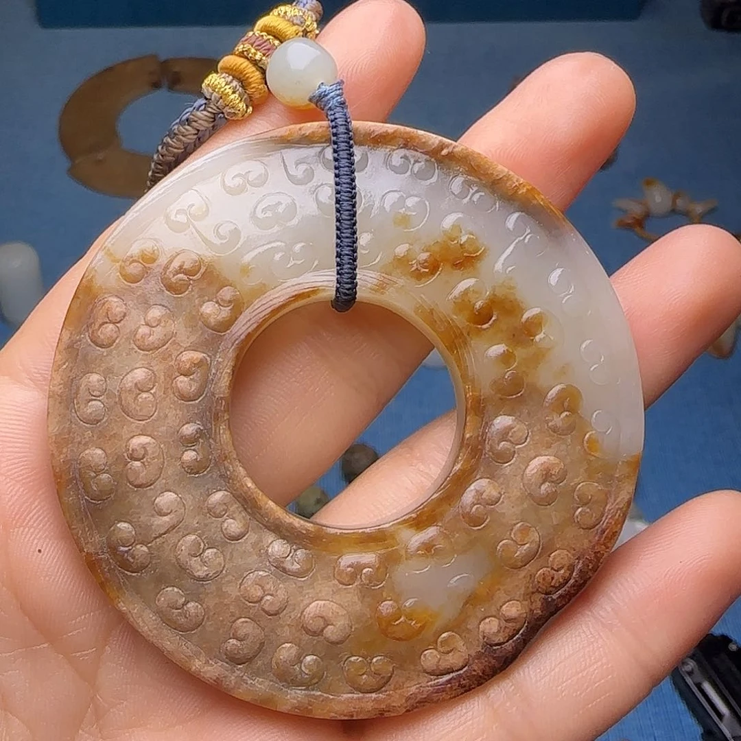 和田玉未镶嵌颈饰无**人