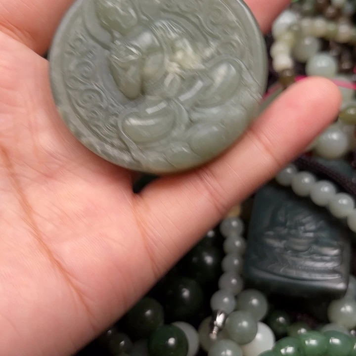颈饰未镶嵌和田玉