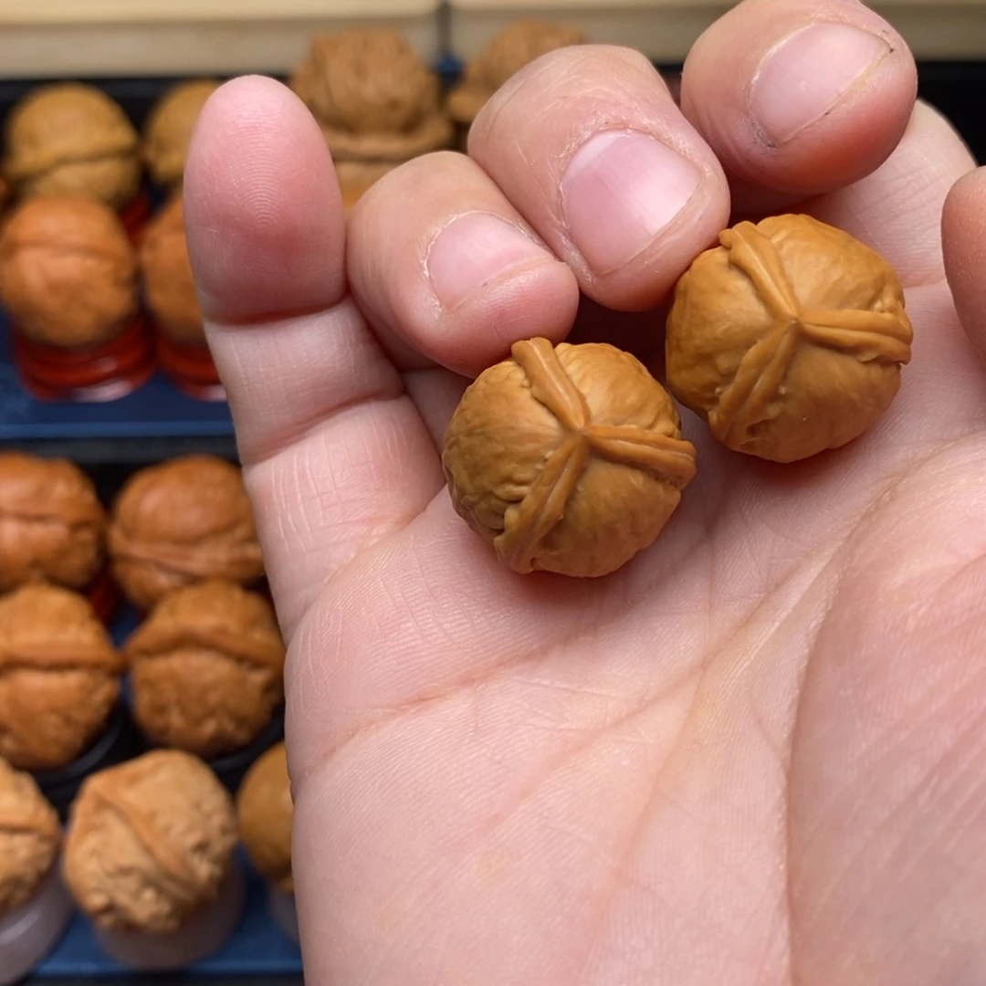 文玩核桃把件我***妞手捻