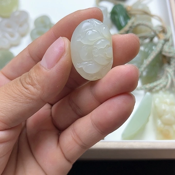 【闪购商品】和田玉未镶嵌颈饰丽****i