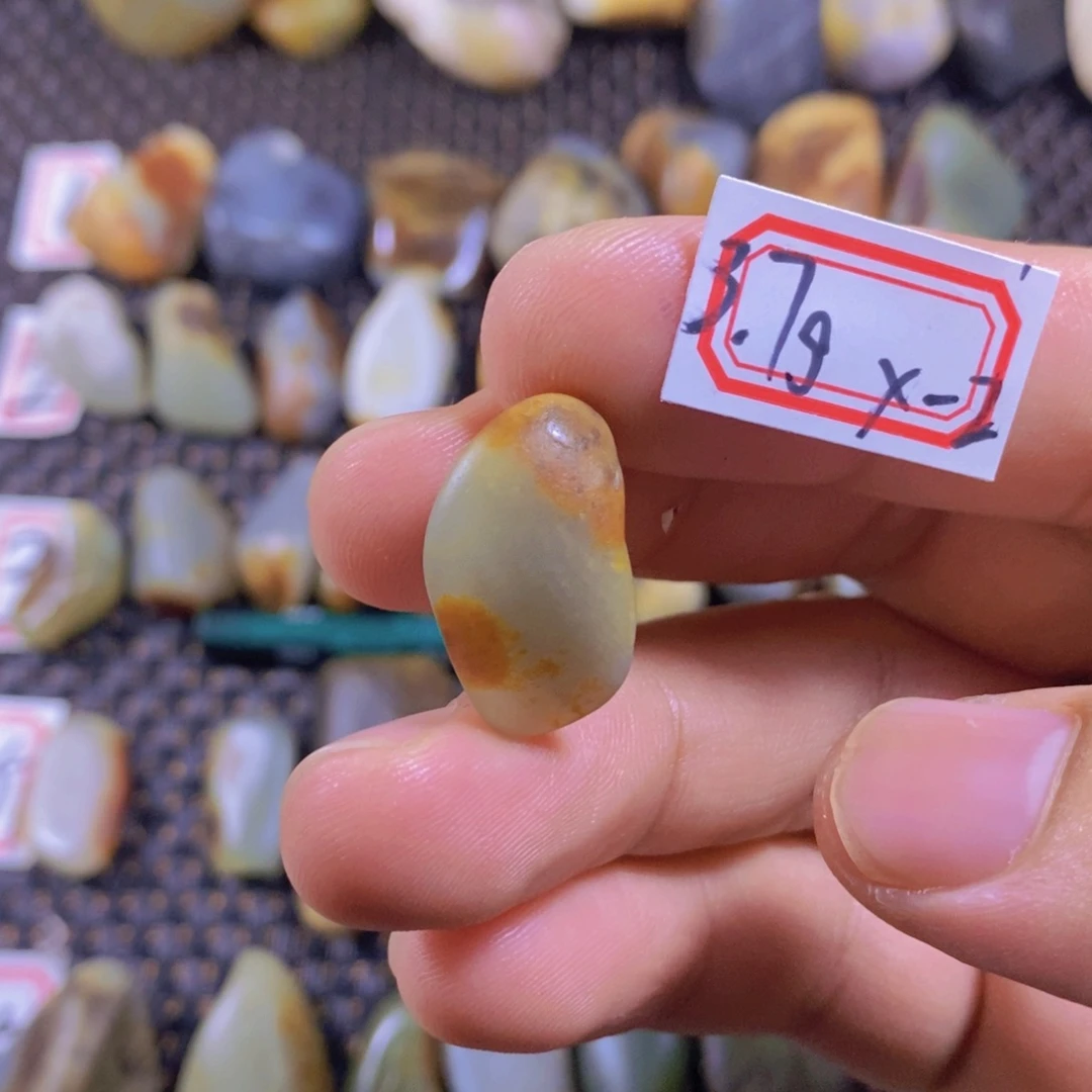 和田玉(糖玉)未镶嵌颈饰