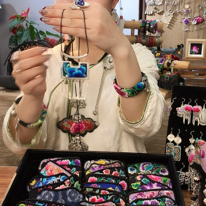 花岗石铁合金吊坠