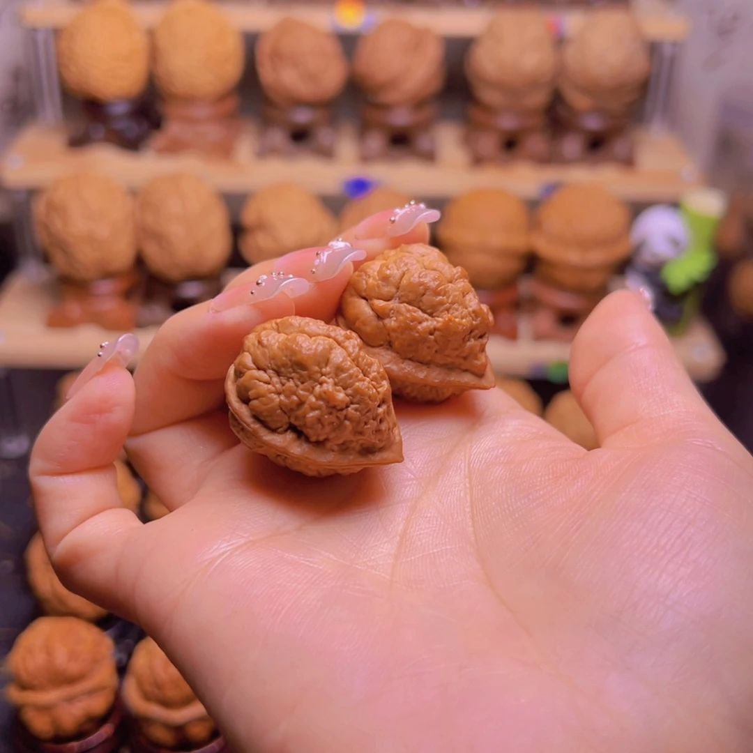 唯***亿吊坠桃核小云石H03、