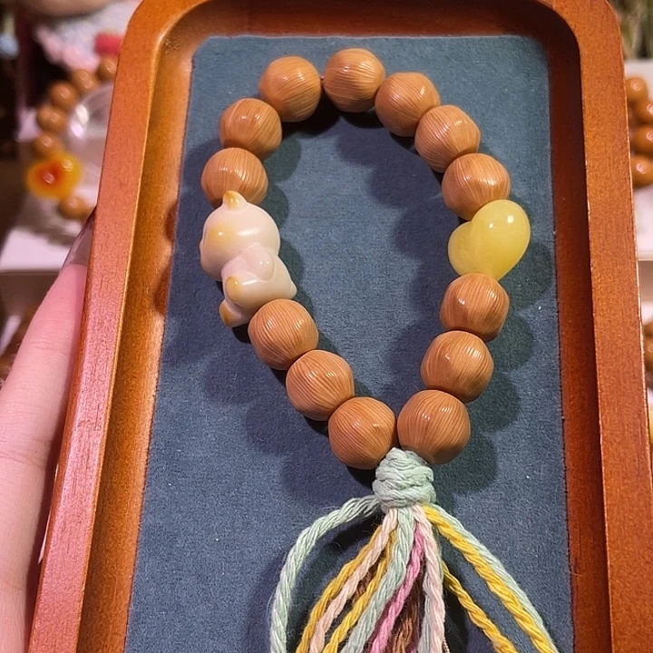 猴头核桃手串拉丝奶酪球卡13手持小熊