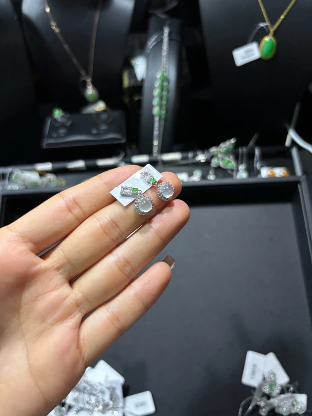 缅甸翡翠气质耳坠白冰银镶