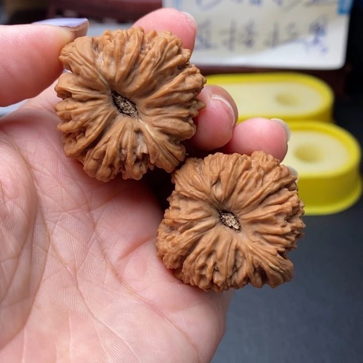 文玩核桃吊坠三角窝头拉丝酒杯凹38尺0863
