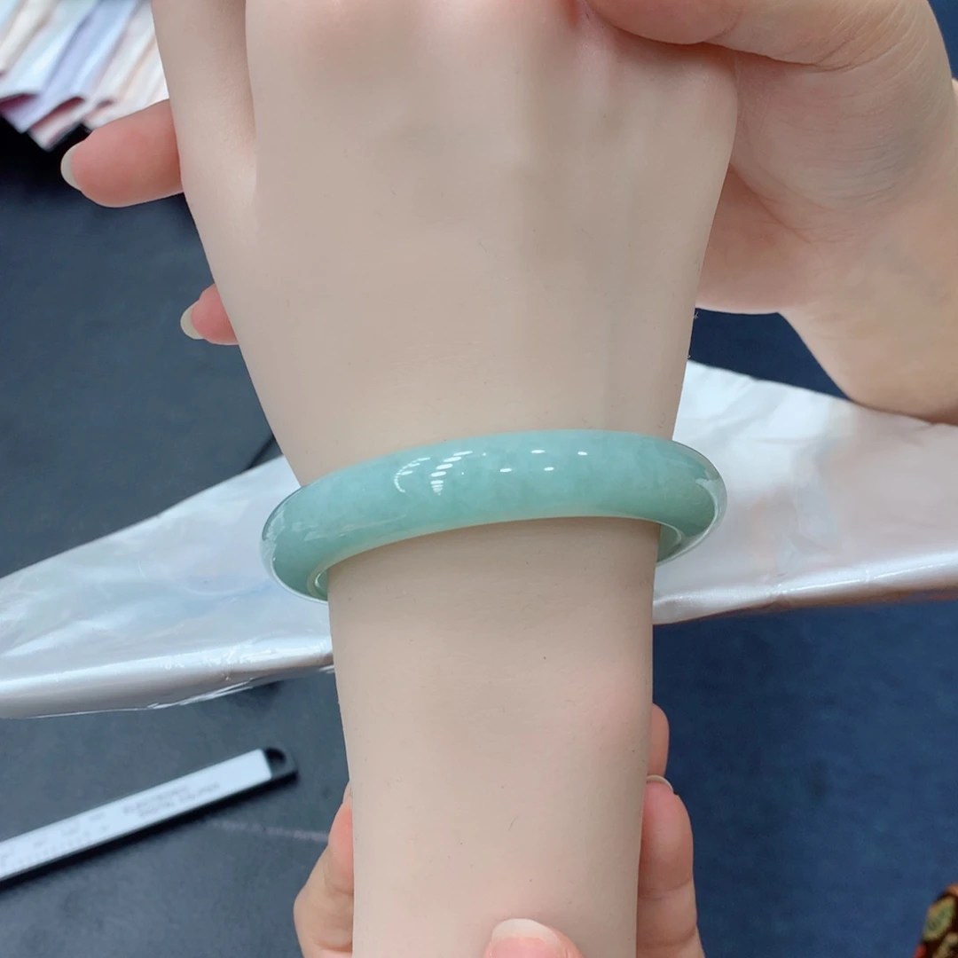 翡翠未镶嵌手镯48小时