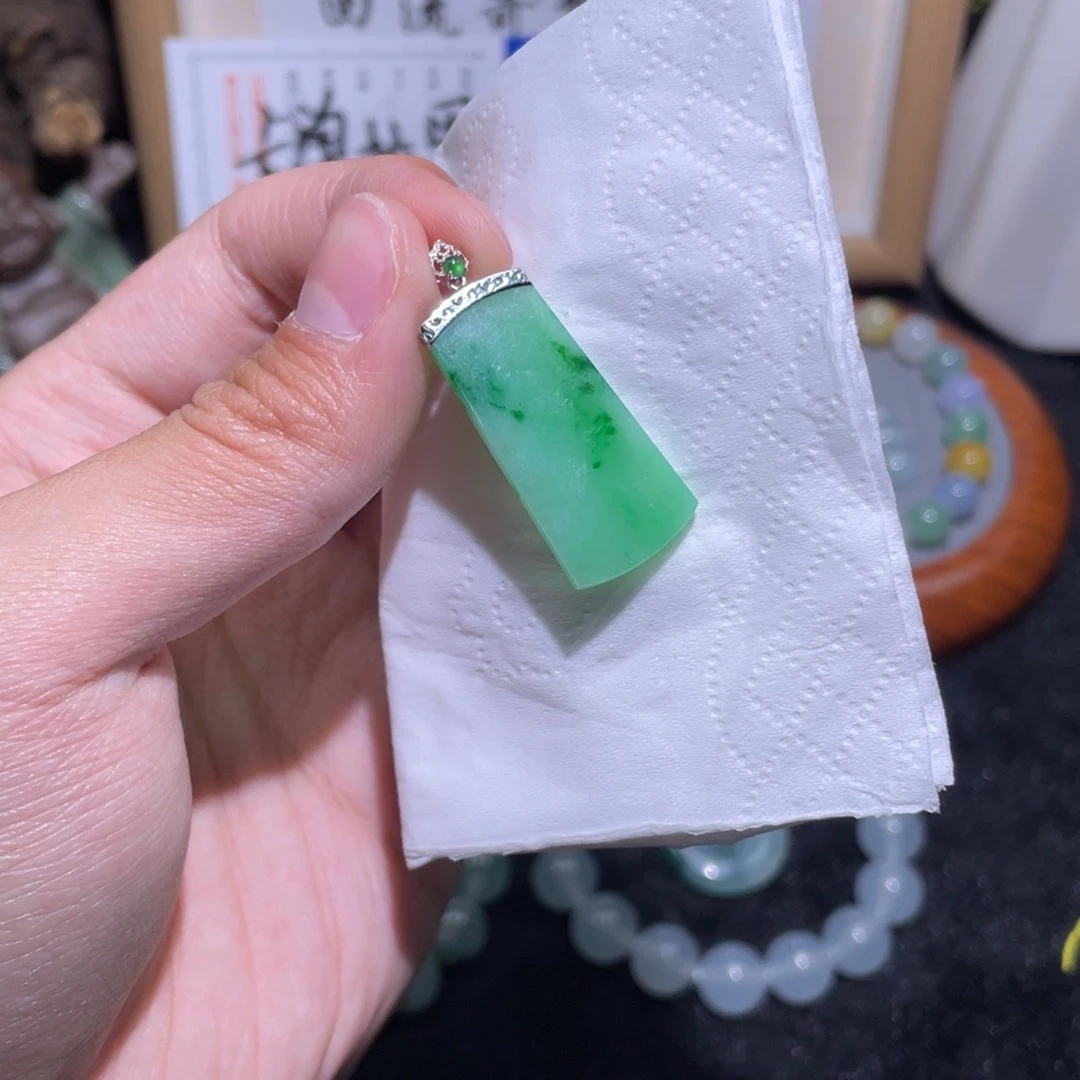 定制翡翠18K金镶嵌吊坠