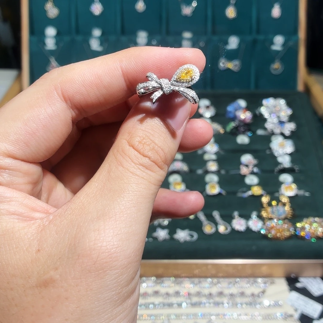 18K金镶嵌钻石戒指/指环