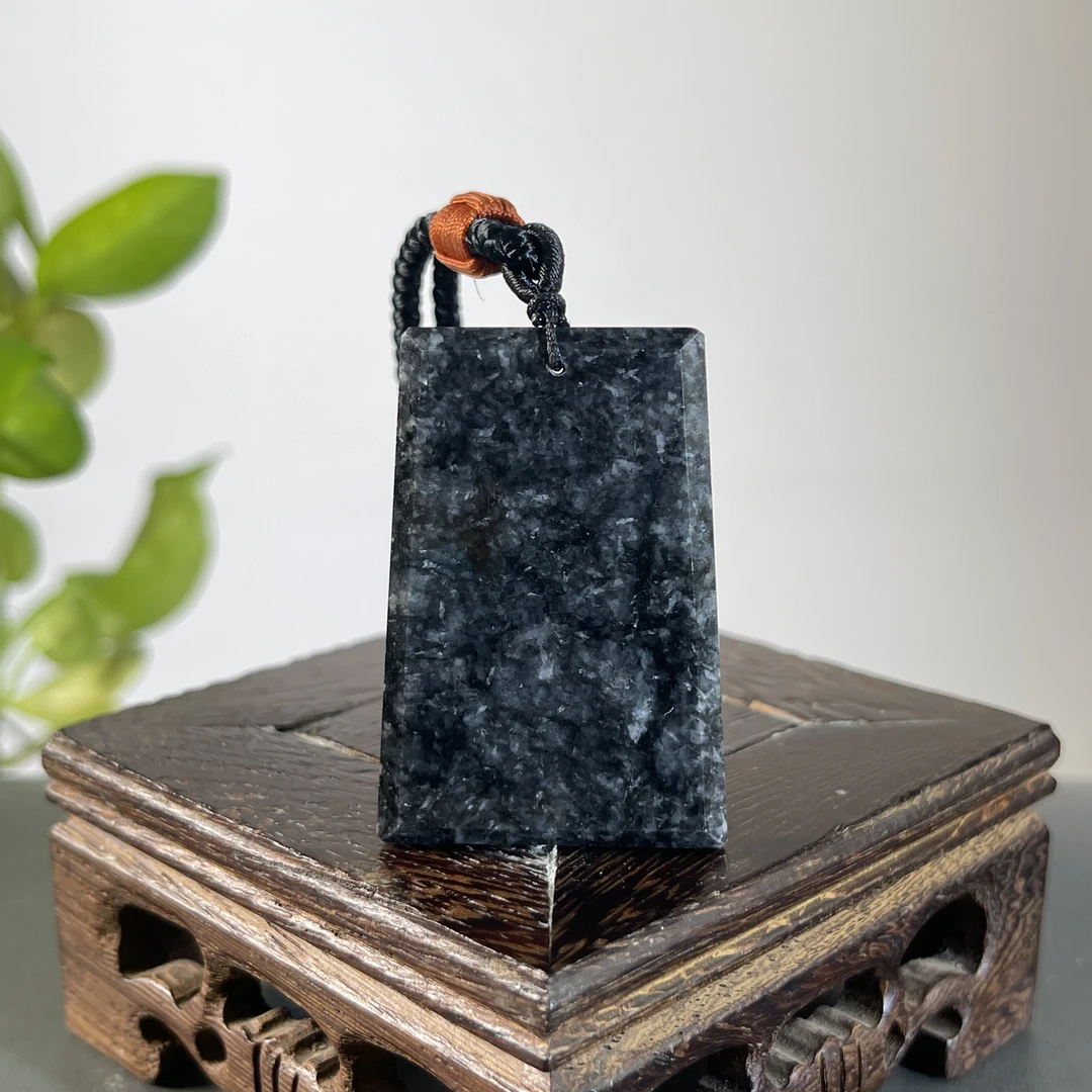 JCW28-011  天然缅甸A货翡翠  乌鸡-无事牌