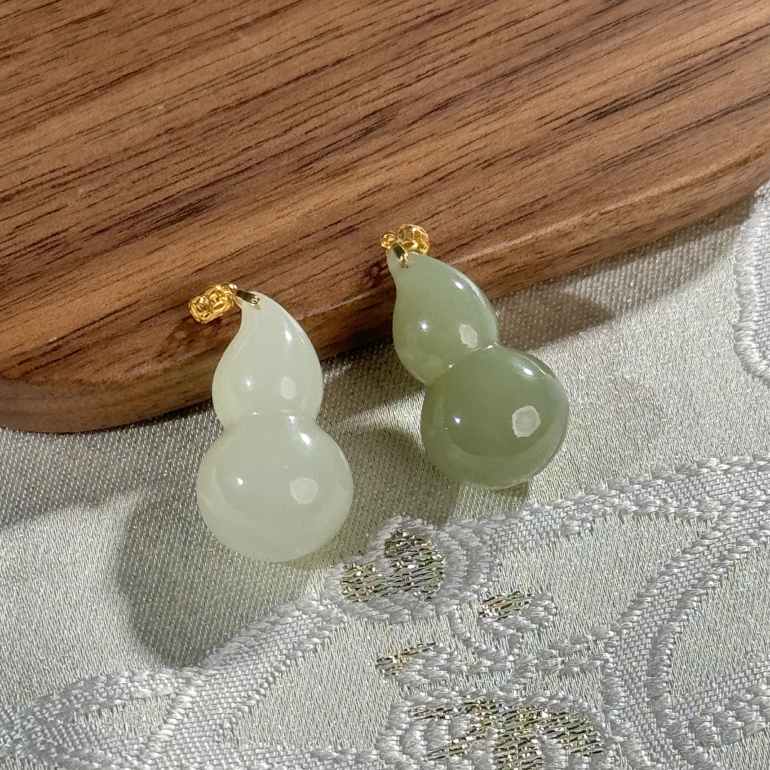 和田玉晴水葫芦18K金镶嵌吊坠多样性发一（带链）