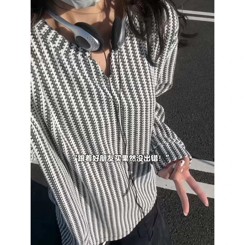 鱼骨纹小V领长袖T恤秋季新款小香风高级感卫衣男款百搭条纹打底衫