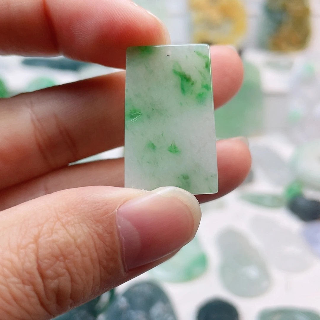 翡翠颈饰未镶嵌无事牌