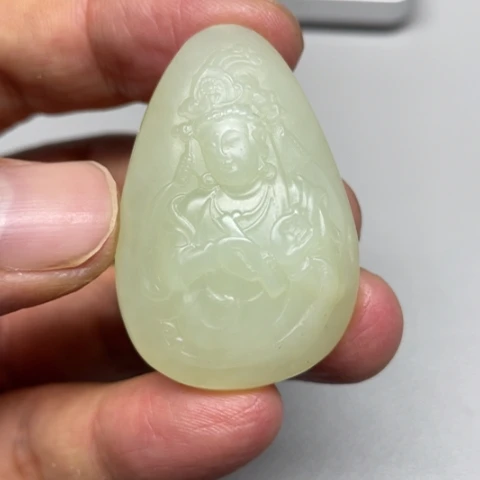 和田玉未镶嵌颈饰独***中