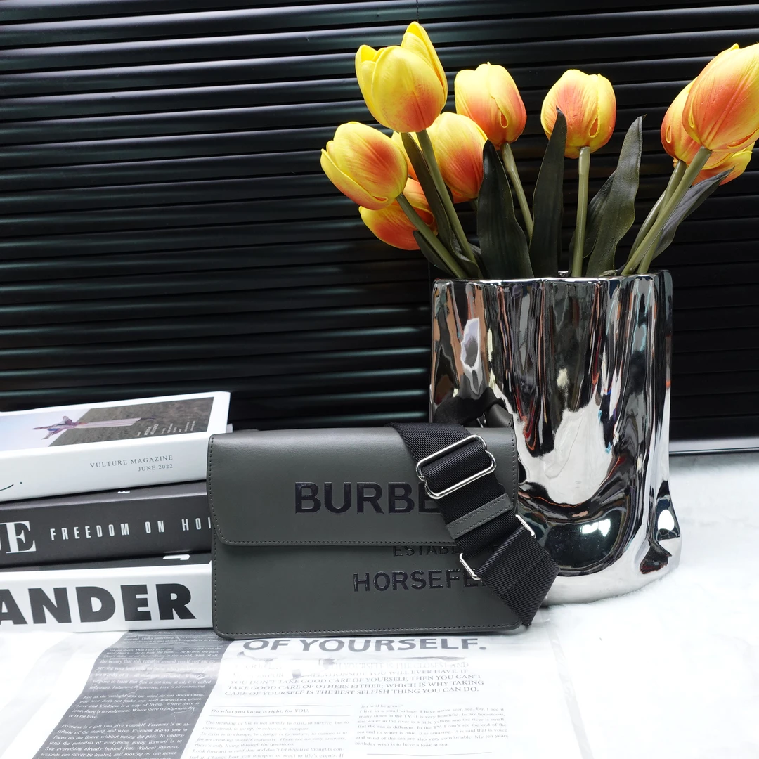 95新 BURBERRY/博柏利 单肩包/T10157796