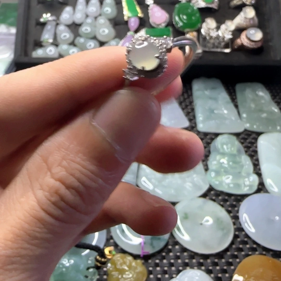 翡翠戒指未镶嵌缅甸天然翡翠戒指