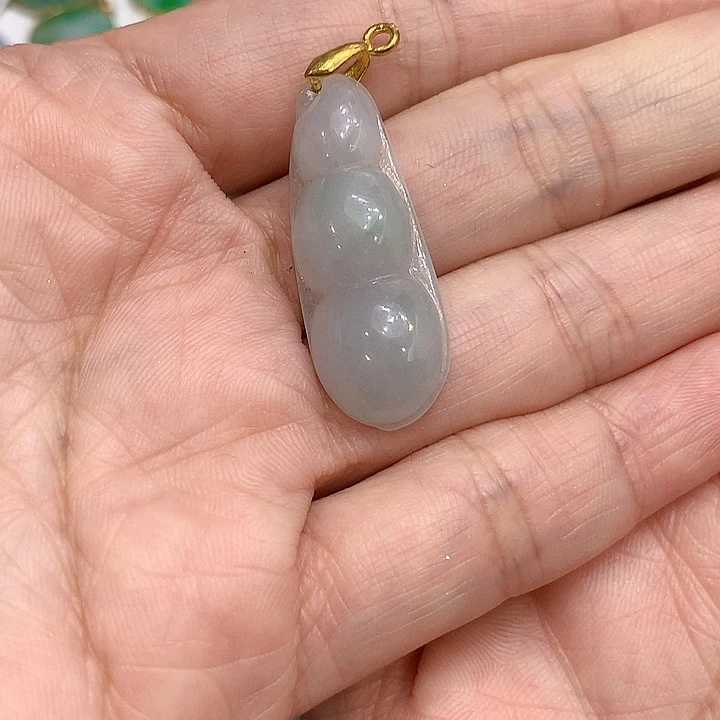 翡翠未镶嵌颈饰豆子