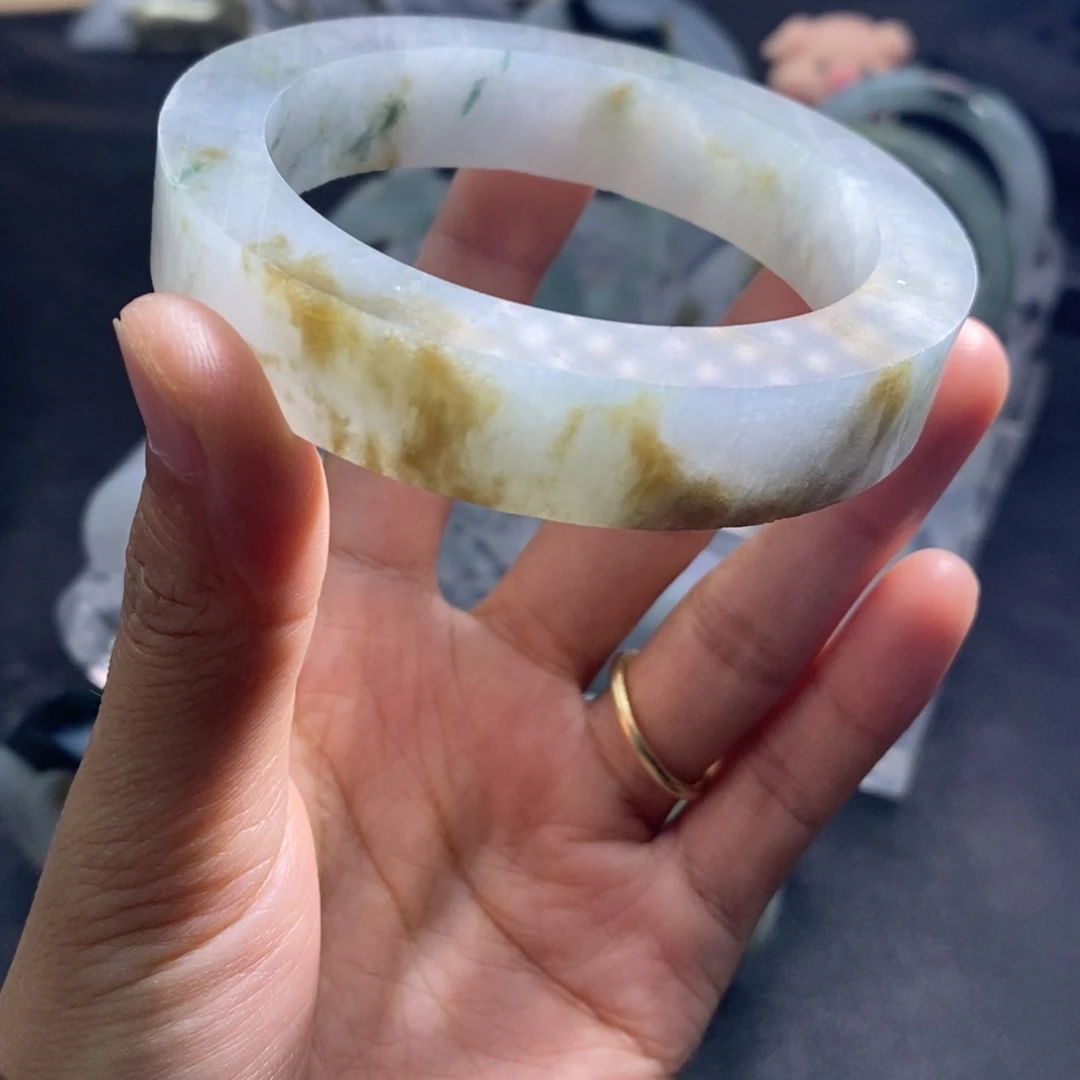 芒***忙定制翡翠未镶嵌定制手镯