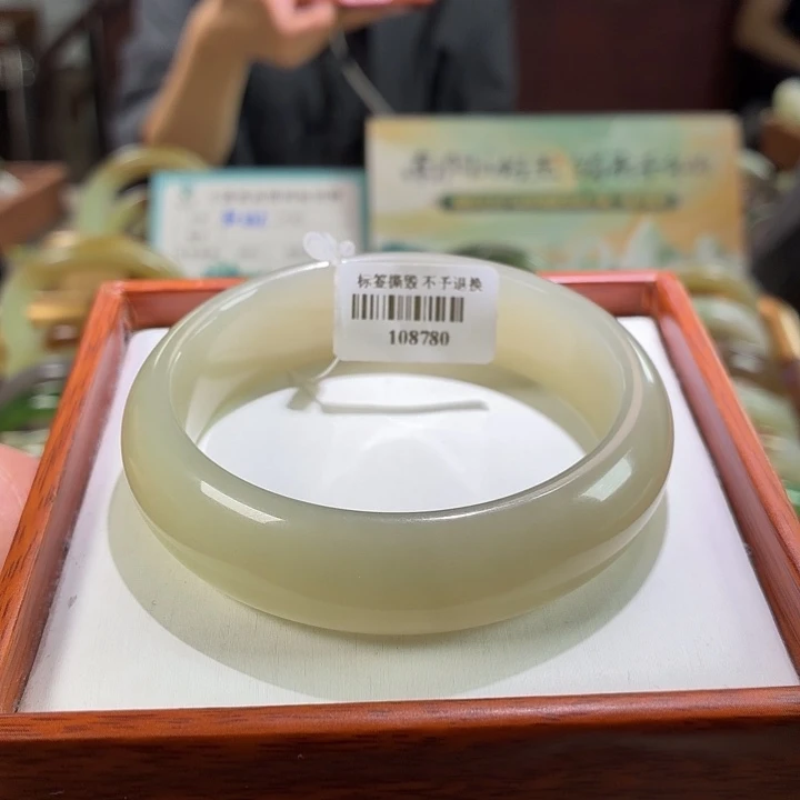 未镶嵌手镯和田玉20。 59