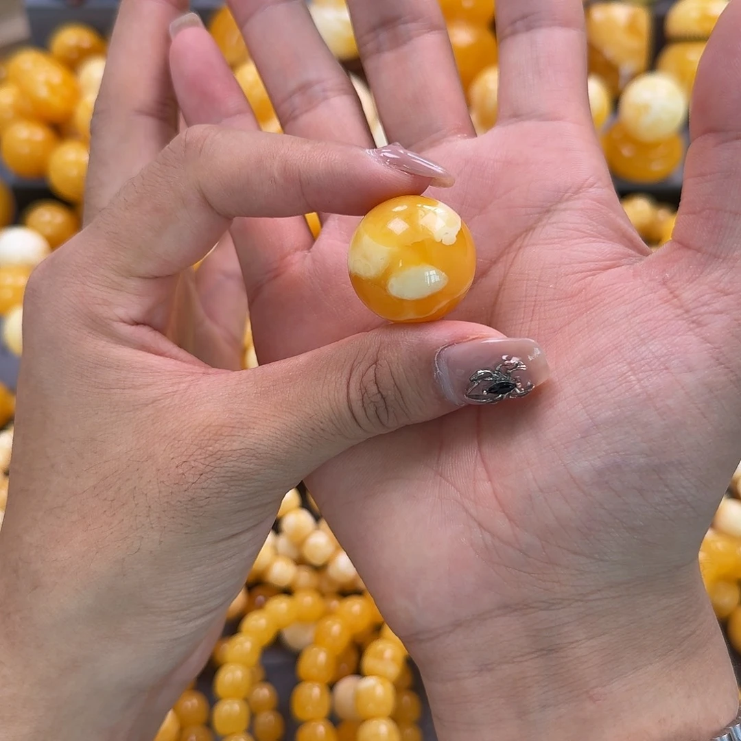 蜜蜡未镶嵌珠宝奇石