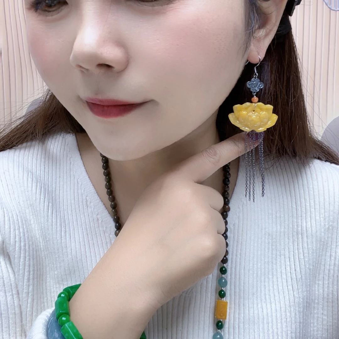 翡翠未镶嵌颈饰耳坠